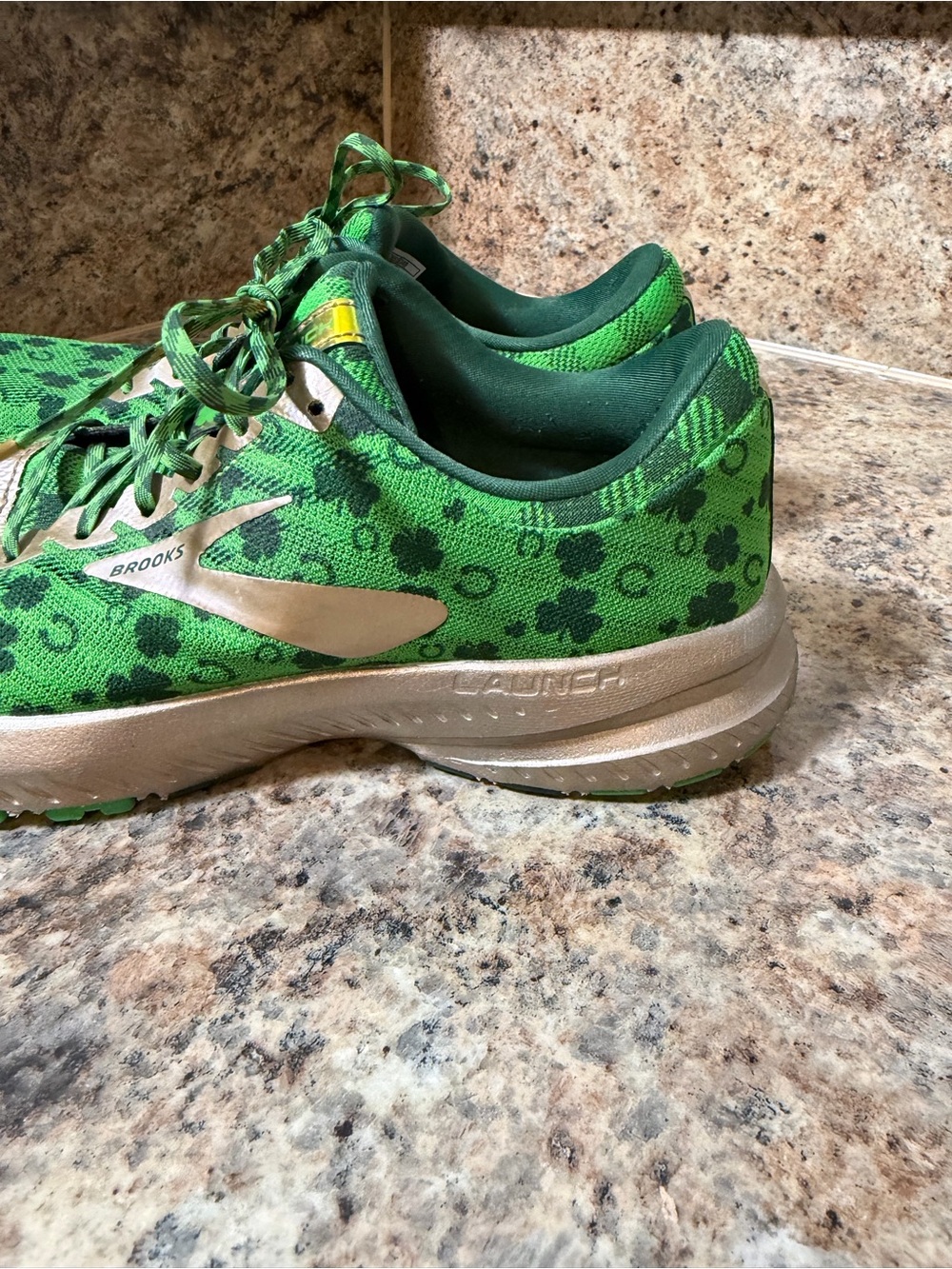 Brooks Launch 6 Run Lucky Green Gold Shamrock Shoes Womens Size US 7 Clover - Picture 3 of 11